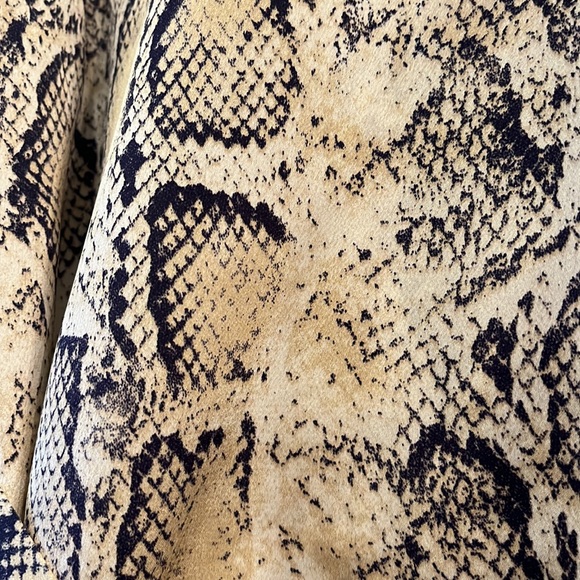 Ladies size M snakeskin wrap shirt - Picture 3 of 4